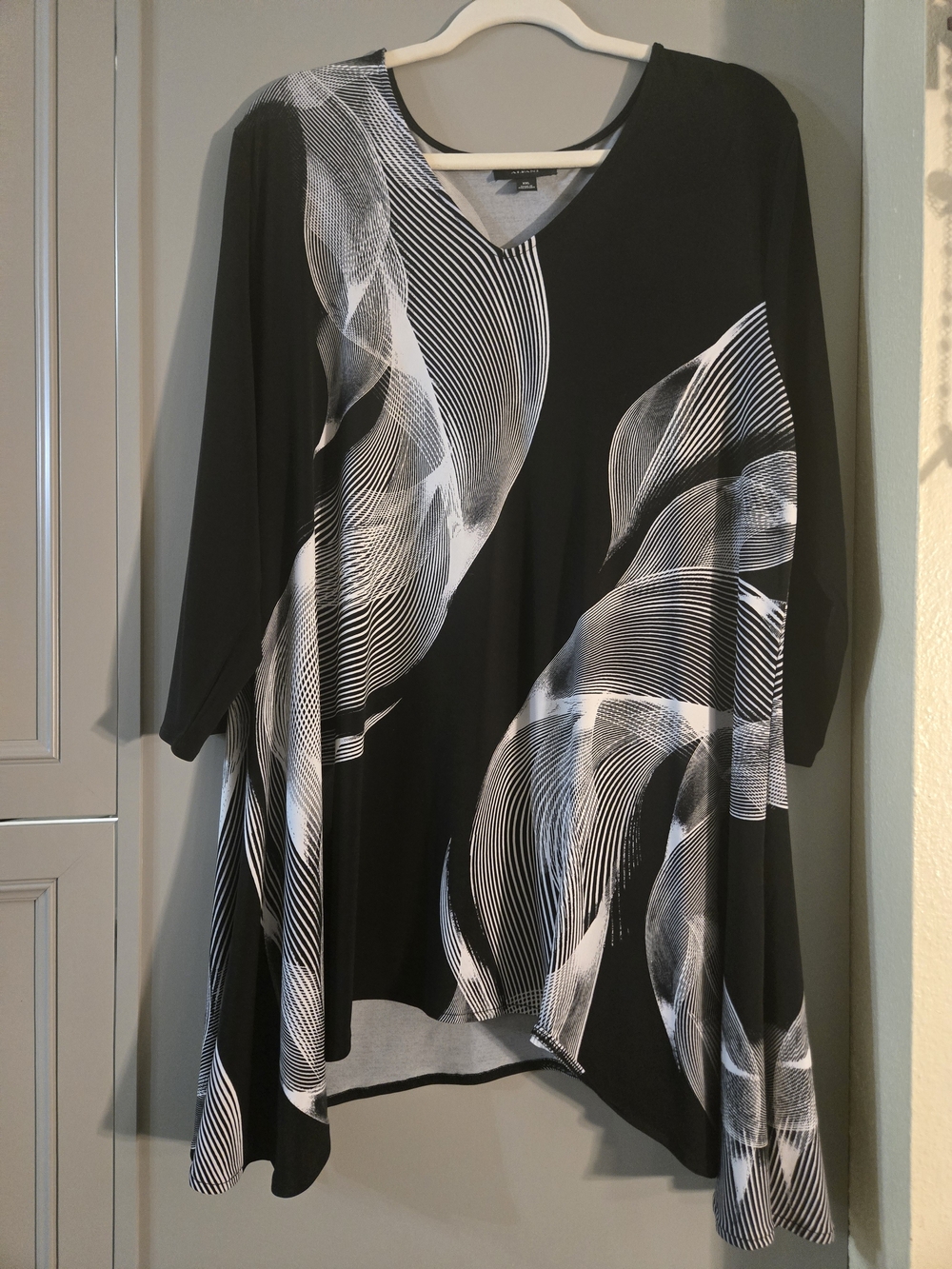 Alfani Black Tunic with White Abstract Wave Print - 3/4 Sleeve